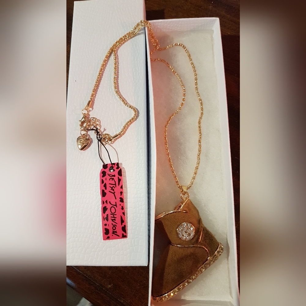 Betsey Johnson Ugg 3D necklace